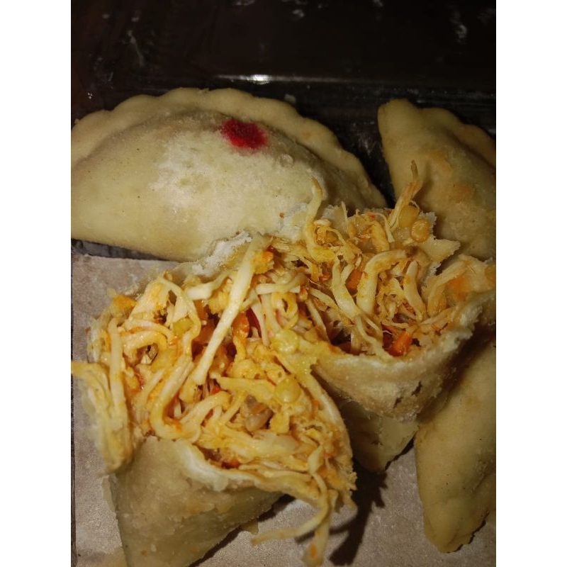 

Cireng Isi ayam suwir pedas frozen food