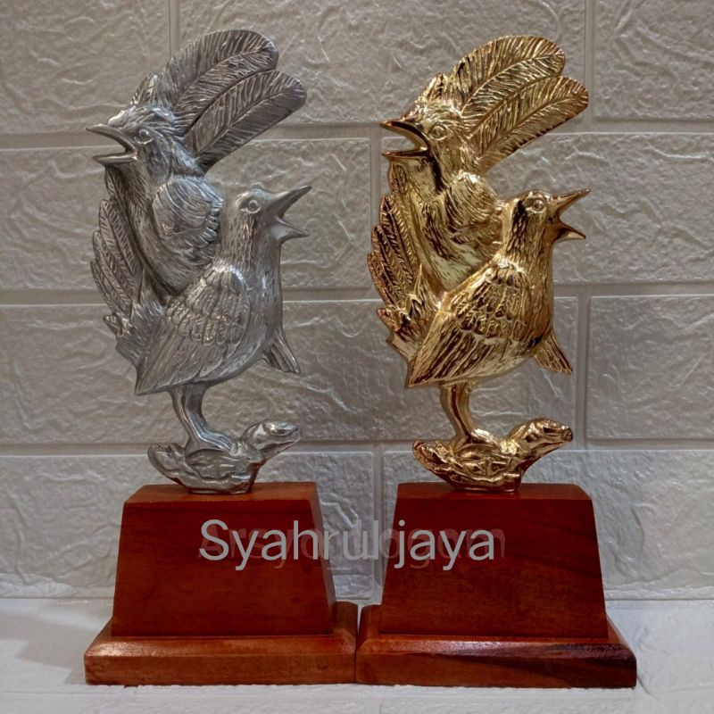 Trophy/Piala Logam Motif Burung Cucak ijo dan Murai