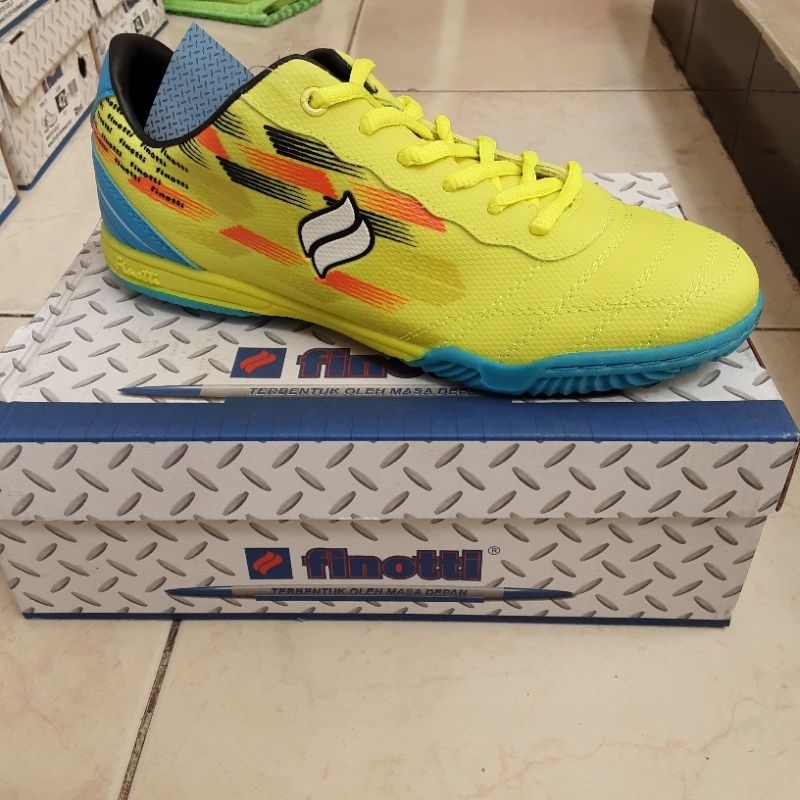 Sepatu futsal finotti dewasa