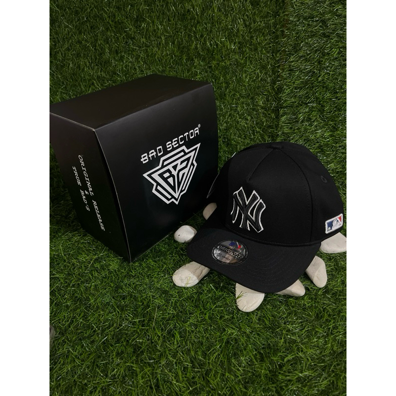 BADSECTOR Logo NY Hitam List Putih Bahan Hitam Topi Premium