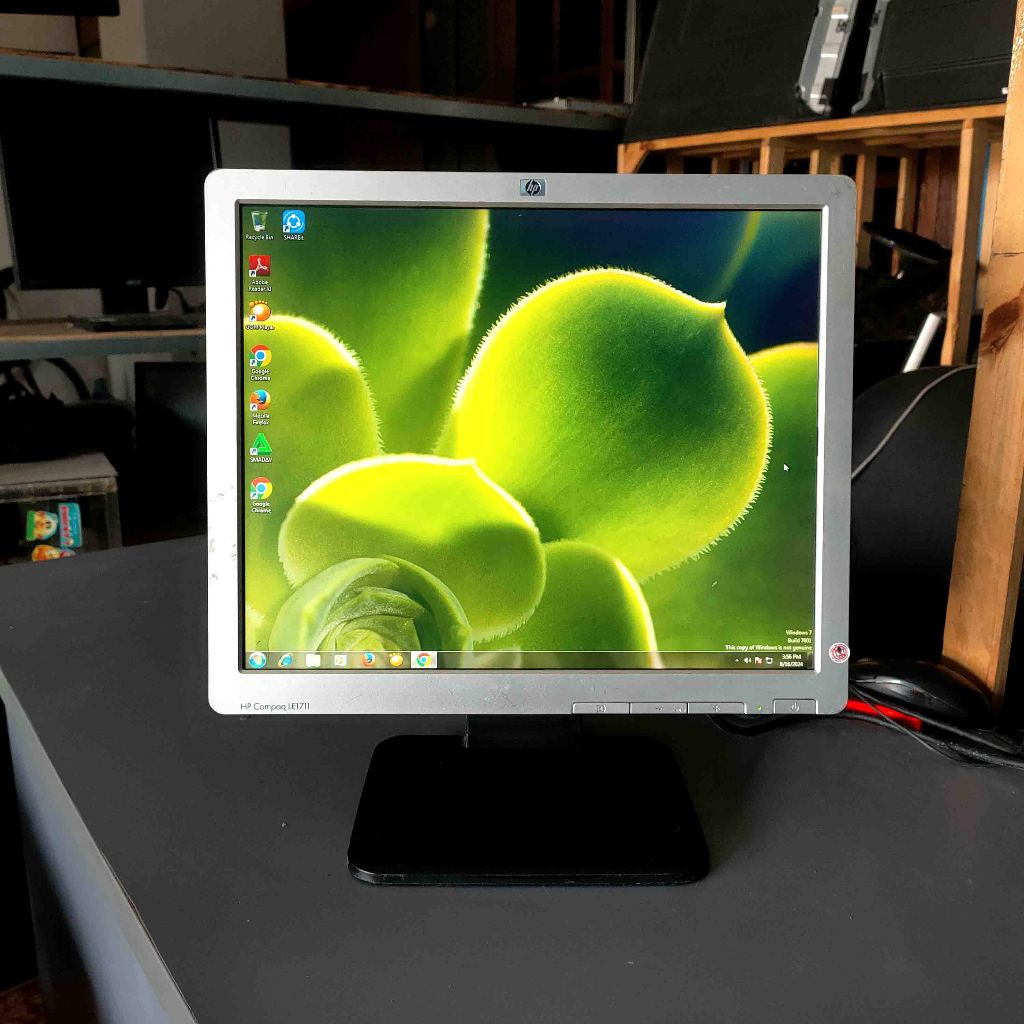 Monitor Lcd Merk Hp Ukuran Layar 17 Inch Square Kotak Kondisi Normal