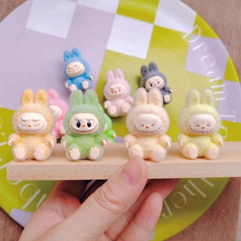 Miniatur boneka labubu