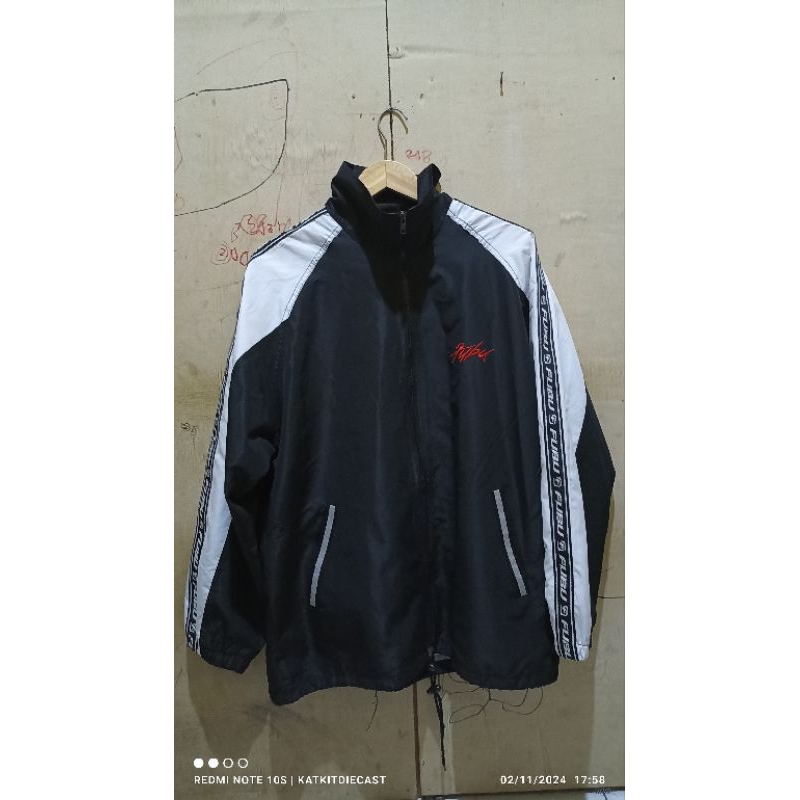 jaket fubu warna hitam putih