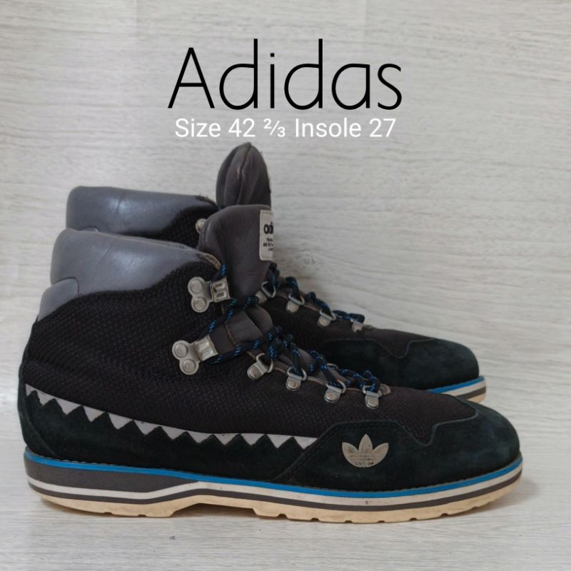 sepatu gunung hiking casual boots Adidas