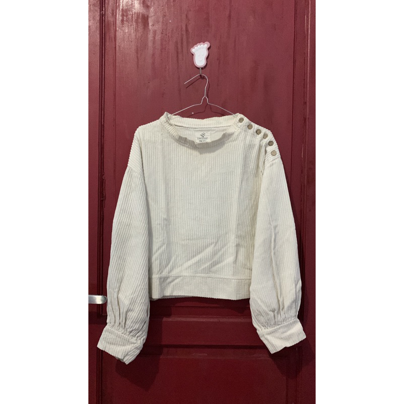 Atasan crop corduroy Swifter