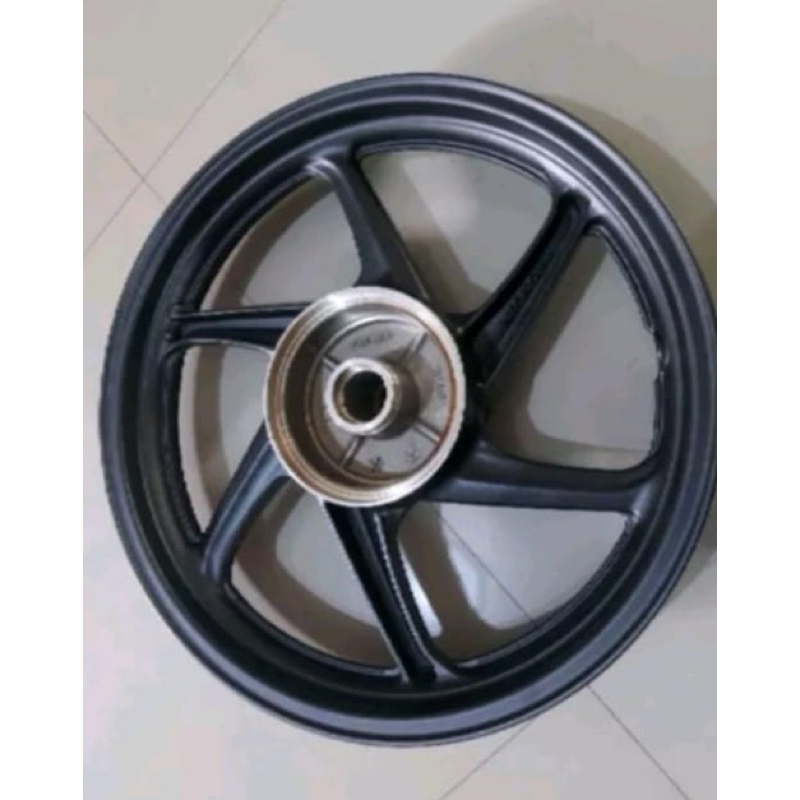 VELG BELAKANG VERZA