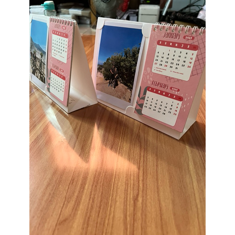 

PAKET 4 PCS KALENDER DUDUK 2025