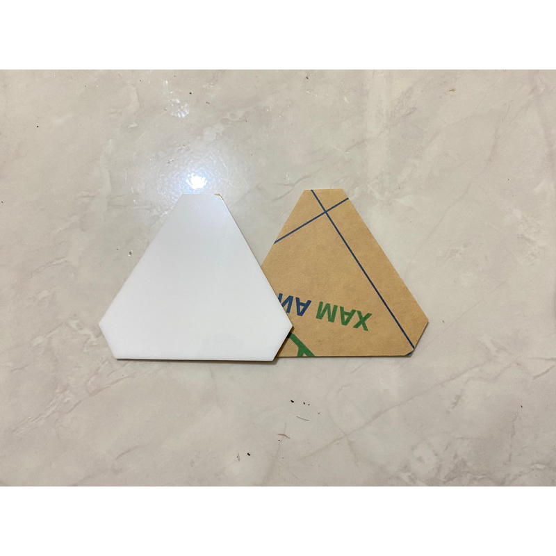 akrilik segitiga lampu gaming ukuran 18x18x18 cm