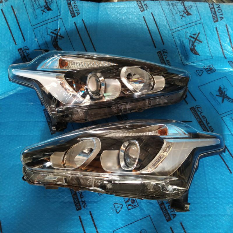 Headlamp Lampu Depan Toyota Sienta V Sienta G 2015 2016 2017 2018 2019 original sepasang