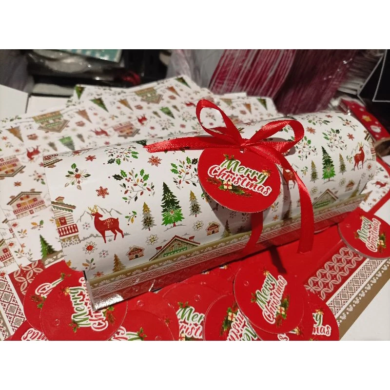 

10 Pcs Hampers Rollcake Packaging Motif Natal Putih Ukuran 30 x 10 x 9cm