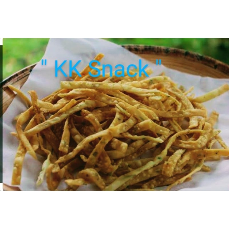 

Stik Bawang Spesial Kekinian Renyah Gurih Lezat Bergizi Homemade Kemasan 390 Gram