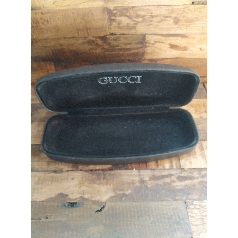 box kacamata Gucci