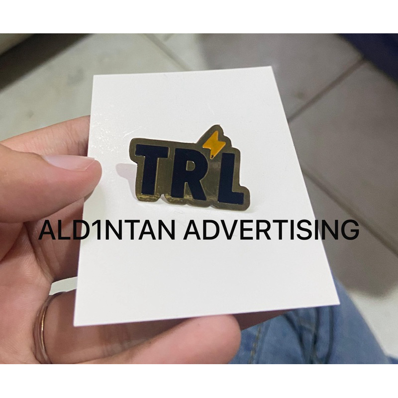 pin enamel custom kuningan / pin kuningan