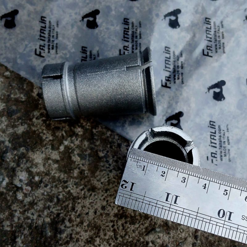 Intake Benteng Karburator Vespa PTS 90 FA Italia Asli