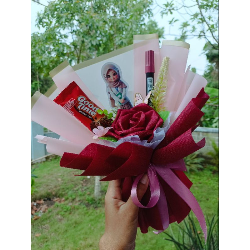 

Buket hari Guru / Buket wisuda / buket murah / buket mini / buket beng beng / buket satin / buket topper wisuda / buket topper guru