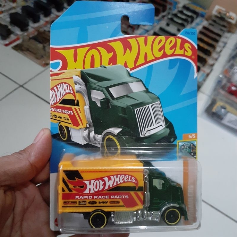 HOT WHEELS HIWAY HAULER 2