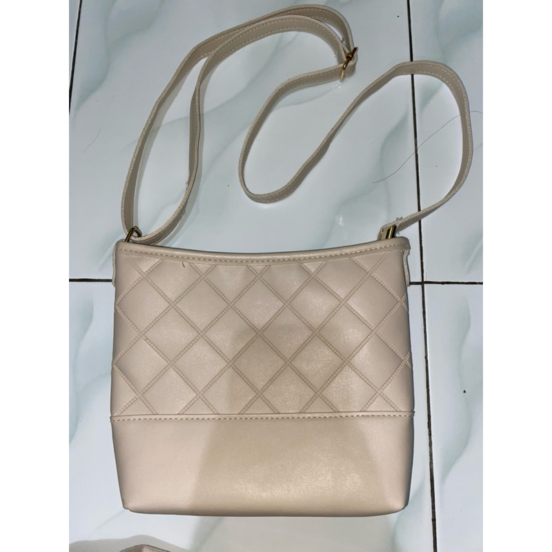 PRELOVED MINISO TAS SLEMPANG WANITA (MINISO Crossbody Bag Tas Selempang)