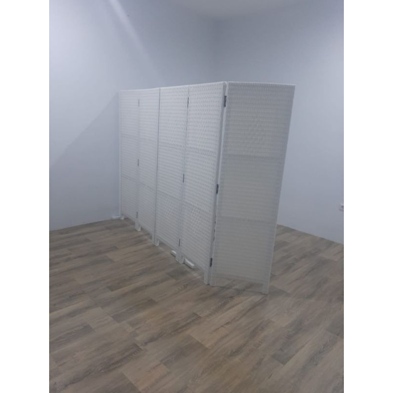 Partisi sketsel screen pembatas penyekat ruangan lipat portable rotan sintesis 5 panel