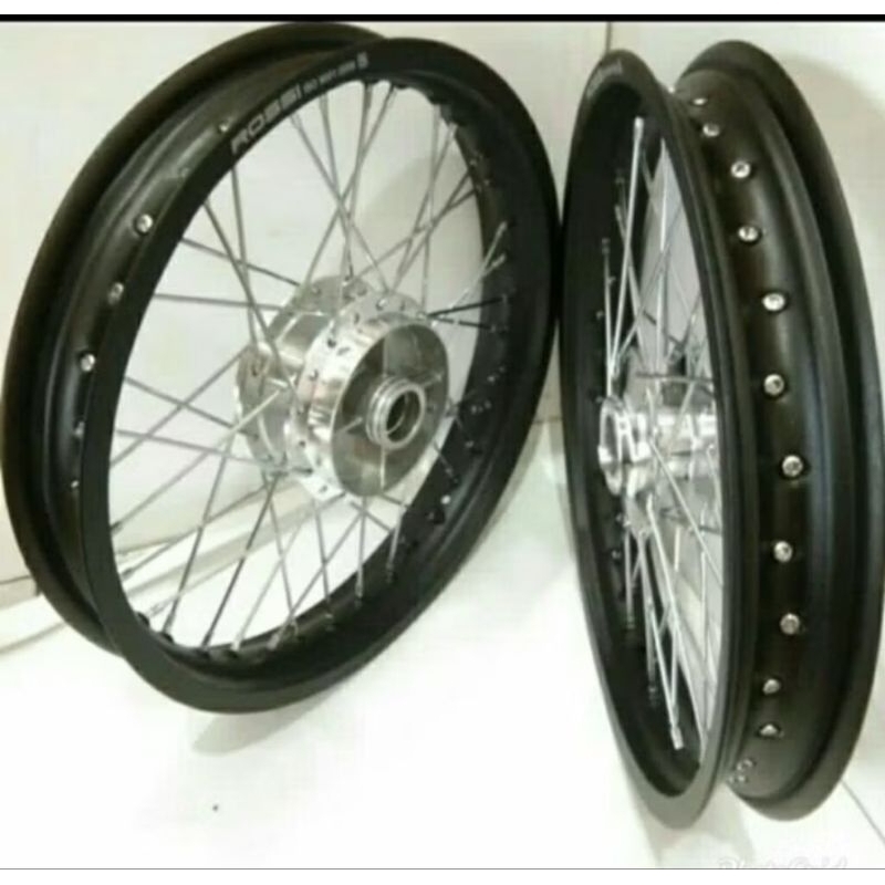 sepasang velg MX king dan MX new UK velg 185/215.17 udah setel tingal pasang ban bisa request warna 