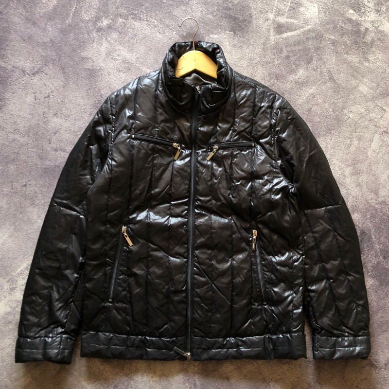 Lightweight Puffer Jacket JUNMEN Second Size M,Lightweight puffer jacket second puffer hitam second 