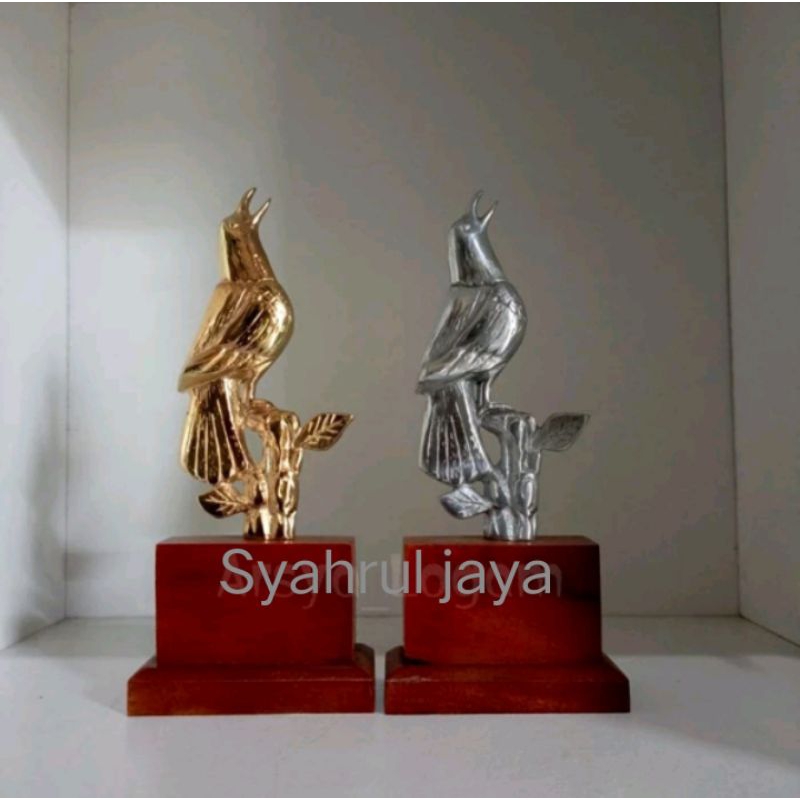 Trophy Piala Logam Murmer Motif Burung Kacer 1pcs