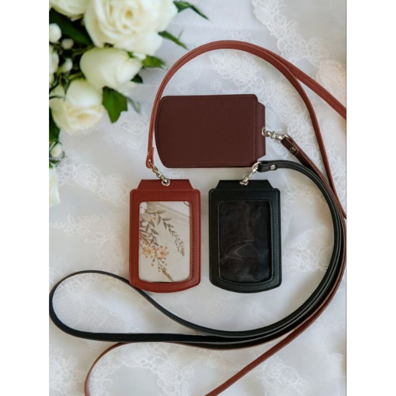 

ID Card Holder Kulit Kancing Flip Satu Sisi Name Tag Holder Kulit by Y's Mdn