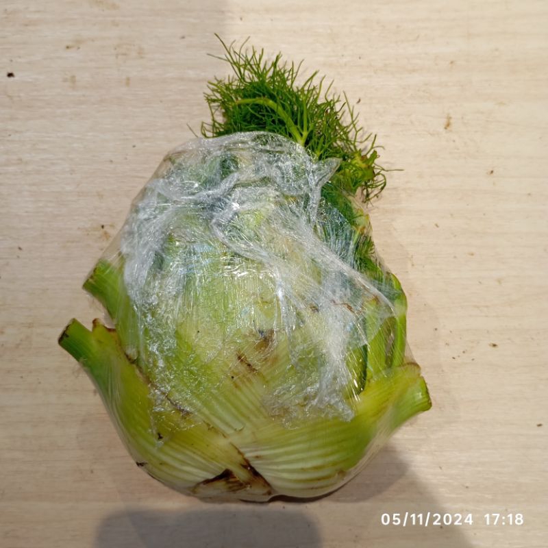 

SAYUR FENNEL / DAUN ADAS SEGAR FRESH