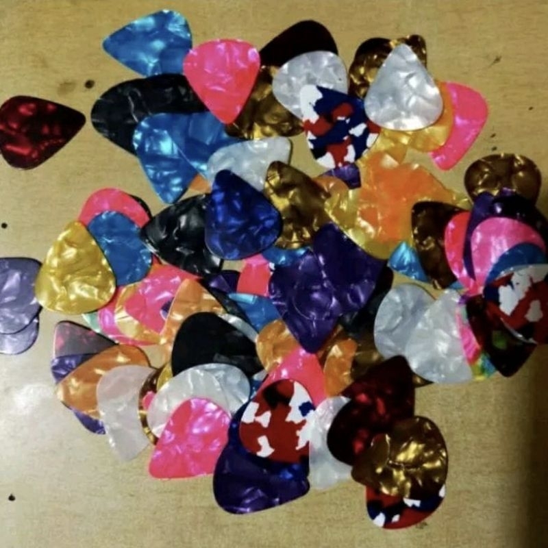 pick guitar akustik elektrik