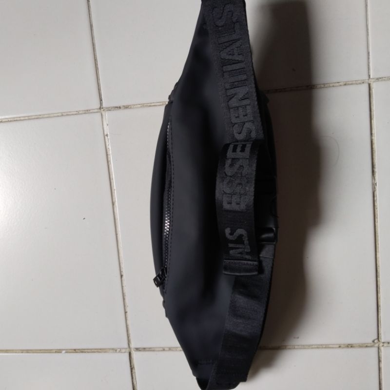 TasPinggang / Selempang. Merk ESSENTIALS. ORIGINAL, MODIS, ELEGANT DAN MEWAH. Bisa digunakan Pria ma