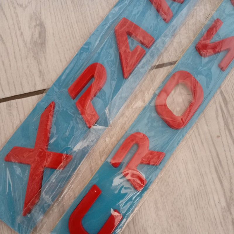 emblem kap mesin xpander cross merah