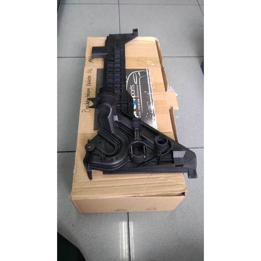 BRACKET TABUNG RADIATOR BMW E46