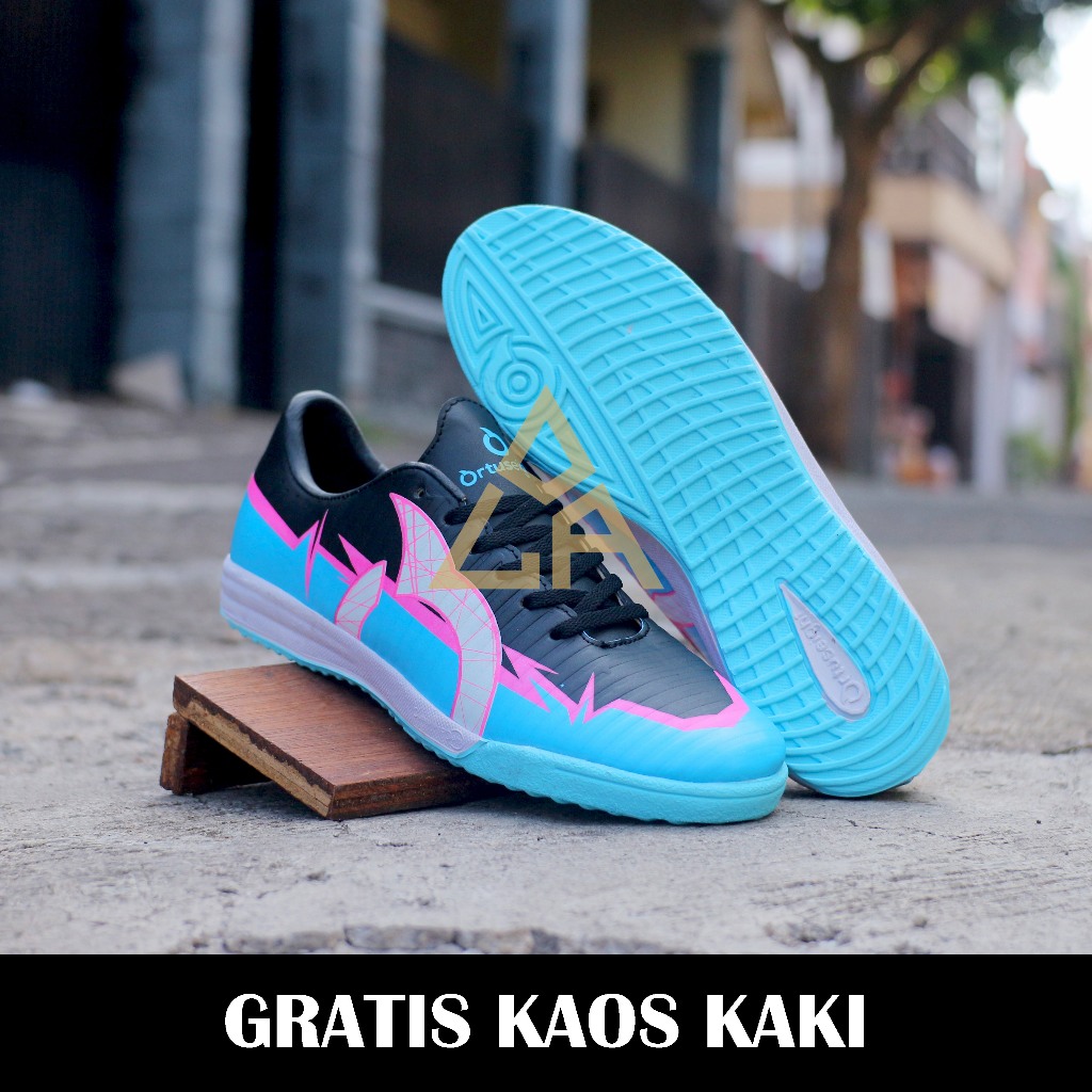 SEPATU FUTSAL RAIDEN HITAM BIRU TOSCA SIZE 38 39 40 41 42 43 44 GRATIS KAOS KAKI