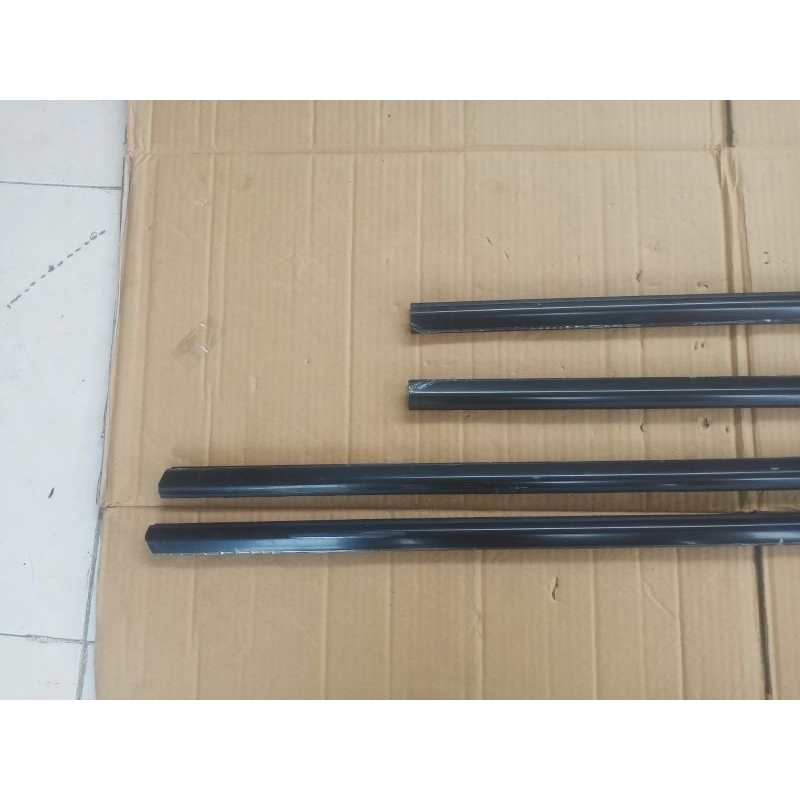 pelipit kaca luar mobil Honda jazz RS tahun 2008-2013 barang 100%original