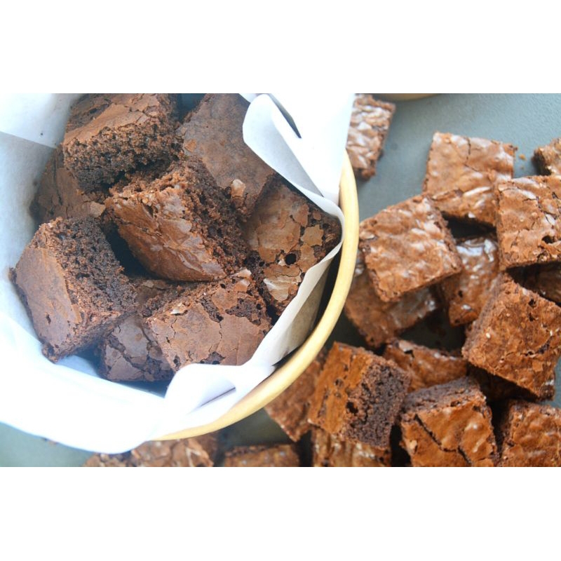 

Brownies bites small cup isi 12 bites _ ngabisin stock sisa 2