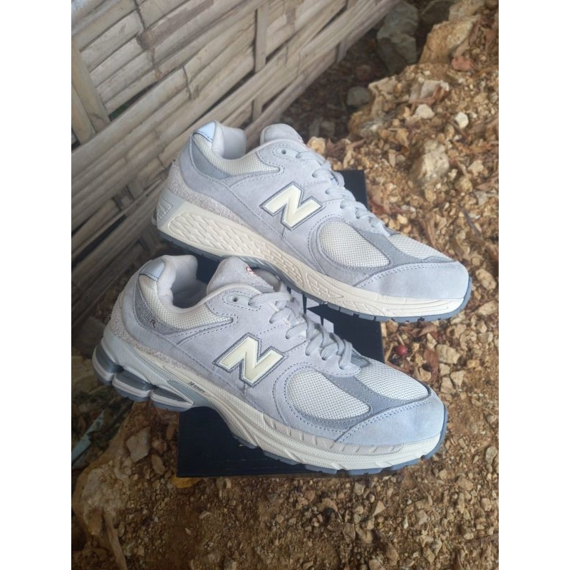 NEW BALANCE 2002R GREY SECOND