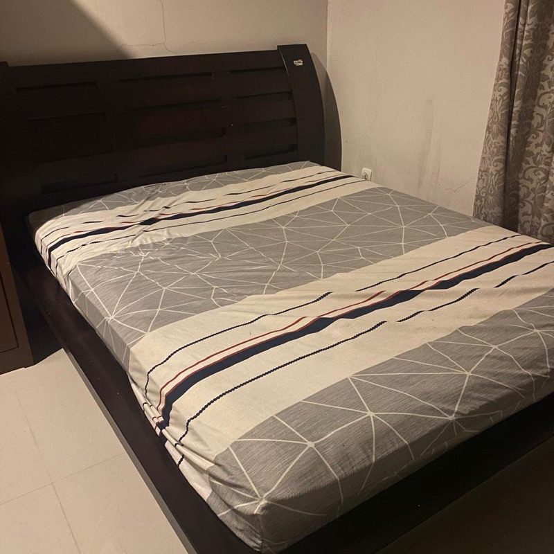 dipan kasur kayu