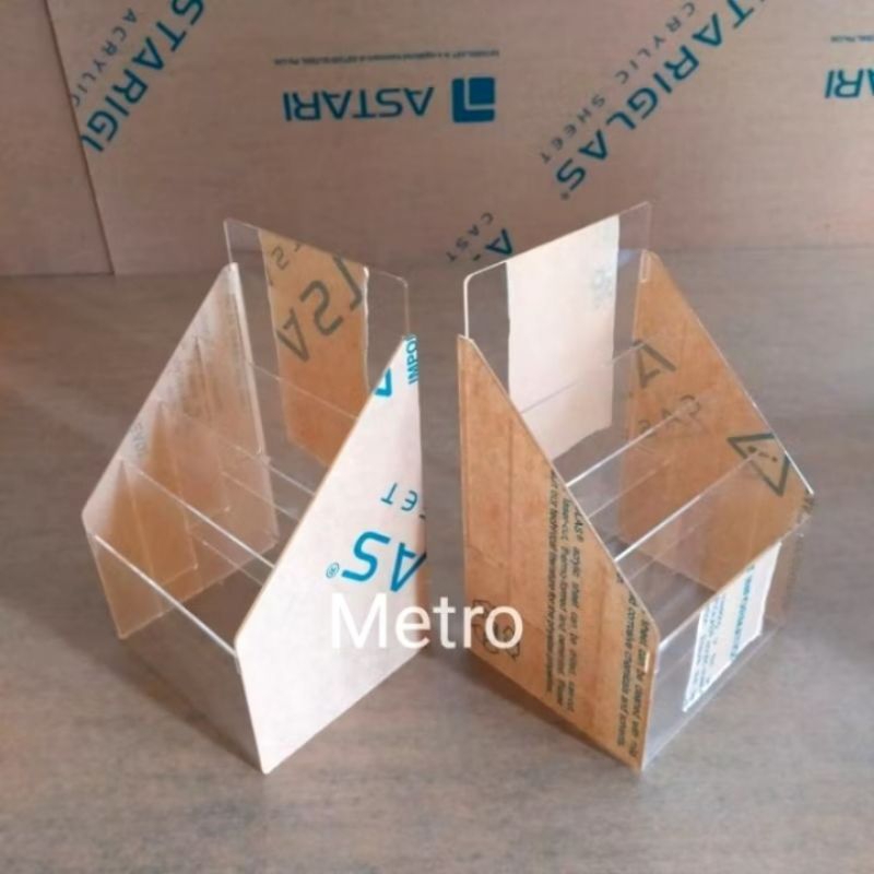 

Tempat brosur 4 susun/Akrilik rak brosur A6
