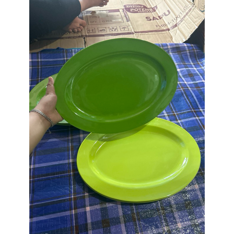 Piring melamin oval besar
