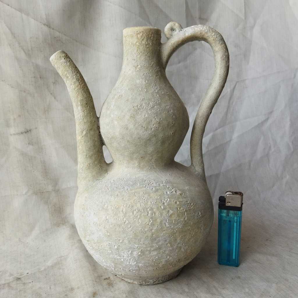 Pajangan Vintage Teko Keramik Temuan Sungai