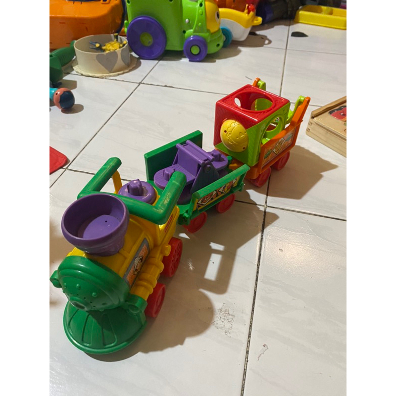 Fisher price little people train