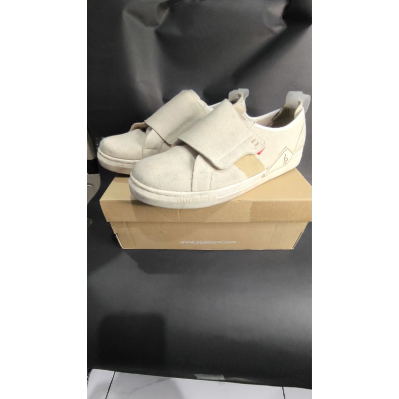 sepatu pijak bumi size 43