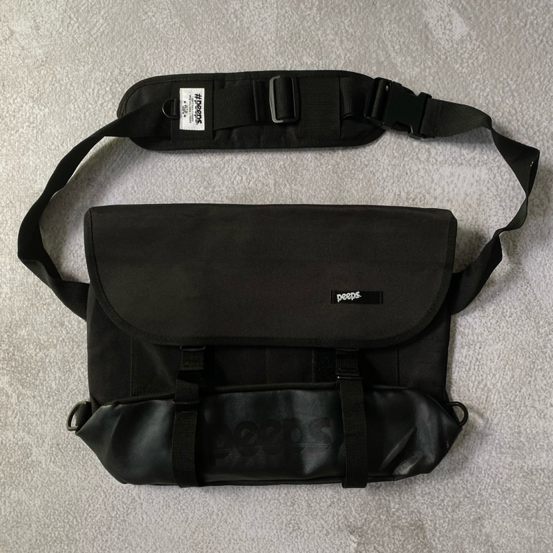 PEEPS MESENGER BAG BLACK