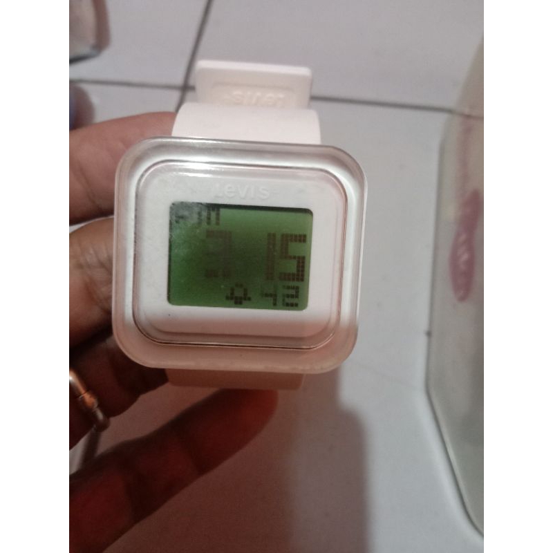 jam tangan Levis ltd02 preloved masih plastikan kaca depan belakang