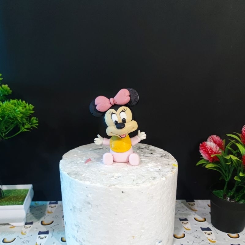 

Mickey mouse topper kue ulang tahun by fondant.