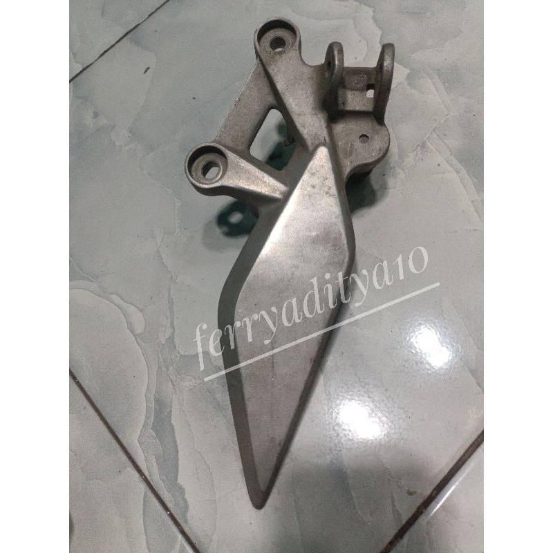 footstep depan kanan original cb150r old K15R