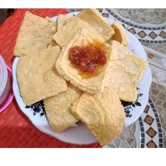 

Kerupuk Lemmak Khas Madura (Kerupuk Gapura) Segi Empat Isi 45 Pcs
