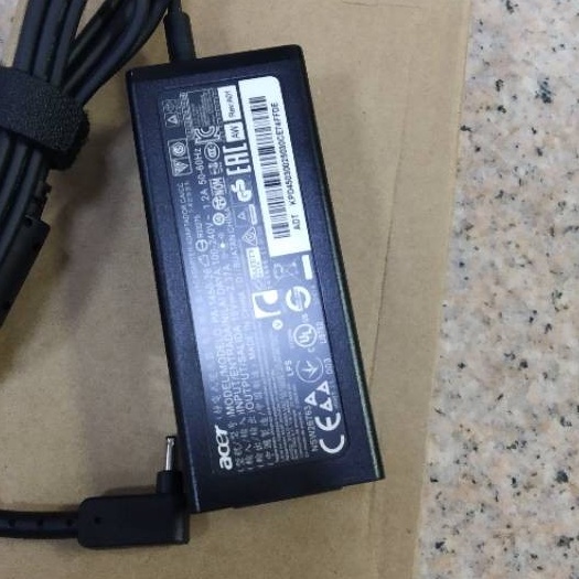 Pilihan Adaptor Charger laptop Acer Aspire 3 A31422 A31422G Series 19V237A 45W DC 3xmm