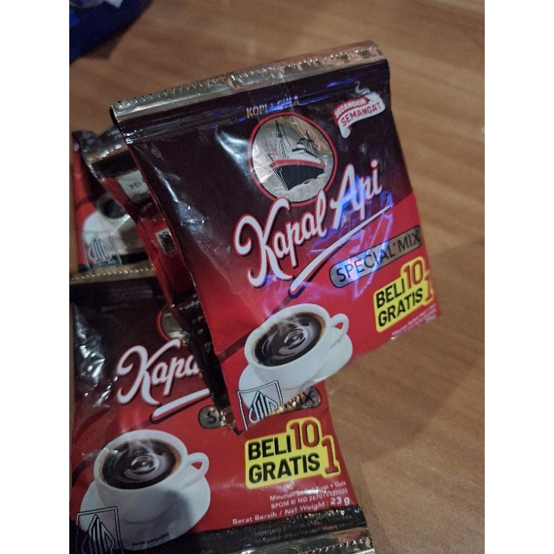 

KOPI KAPAL API MIX SPESIAL,23gr 1renteng gratis 1,