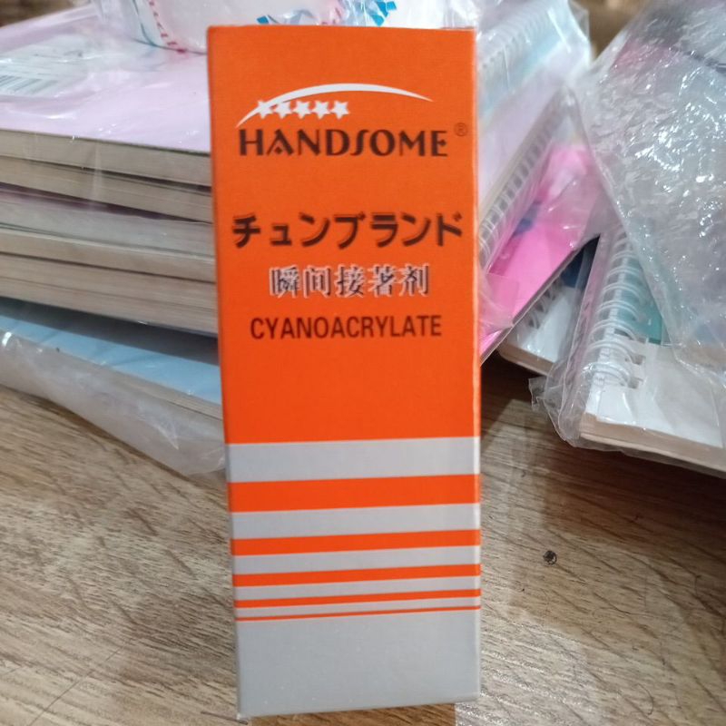 

Lem korea Handsome (harga 1pcs) lem serba guna