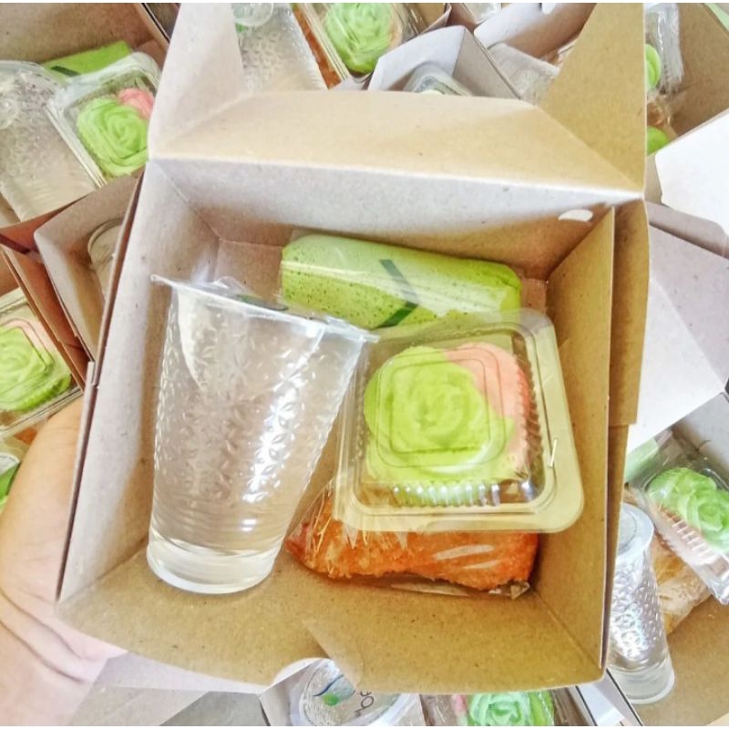 

PAKET SNACK BOX/ SNACK KOTAK ENAK DAN MURAH ISI 3 MACAM + AIR MINERAL